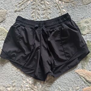 Lululemon Hotty Hot Short 6Tall